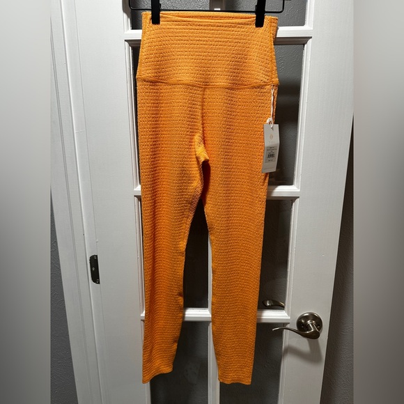NWT SEERSUCKER HIGH WAISTED 7/8 LEGGINGS-Tangerine Texture - Picture 3 of 8